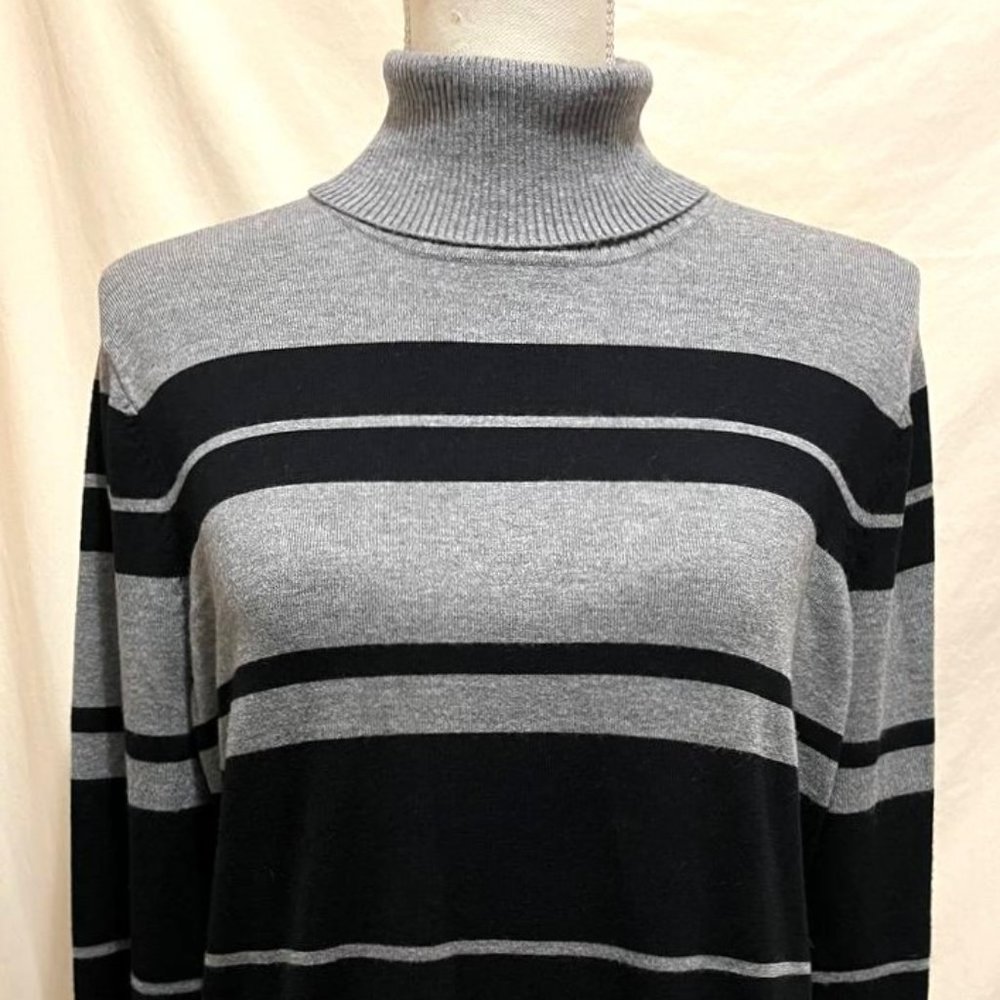 Joseph A Turtleneck Sweater ~ Grey Black Red Stripes ~ Long Sleeves